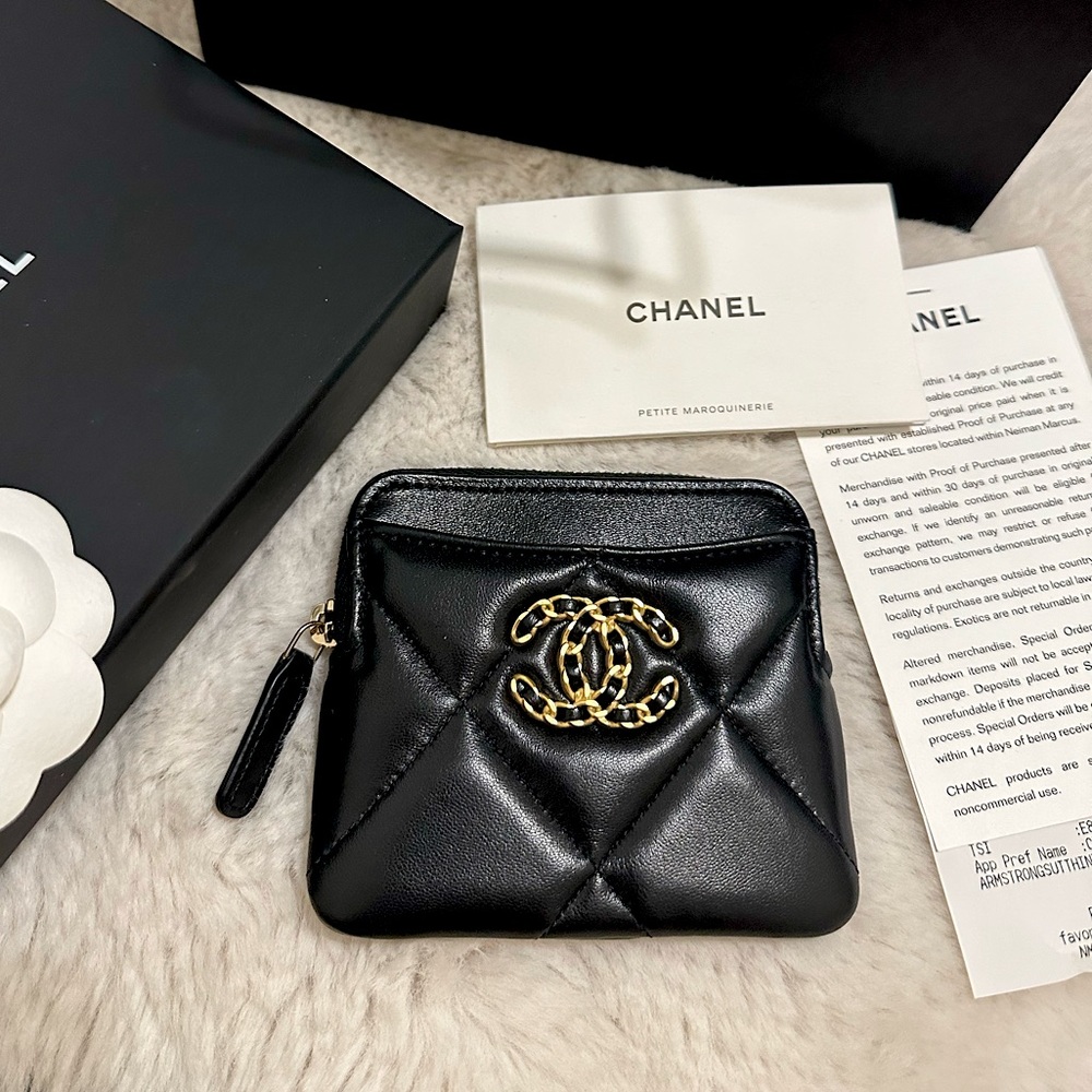 ✨ CHANEL 19 ZIPPED COIN WALLET ✨